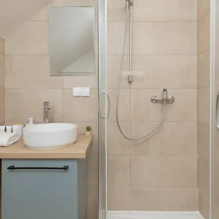 Modern With Parking Close To The By Renters *