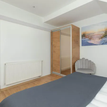 Apartment Modern With Parking Close To The By Renters