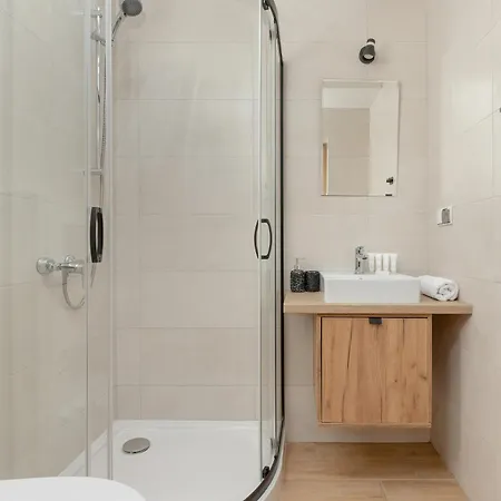 Modern With Parking Close To The By Renters