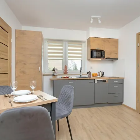 Modern With Parking Close To The By Renters *