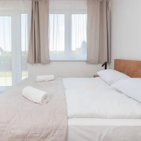 Modern With Parking Close To The By Renters Apartamento *