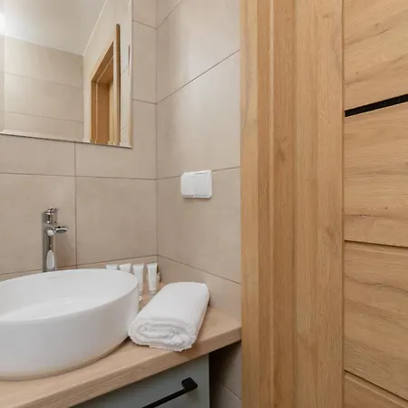 Modern With Parking Close To The By Renters