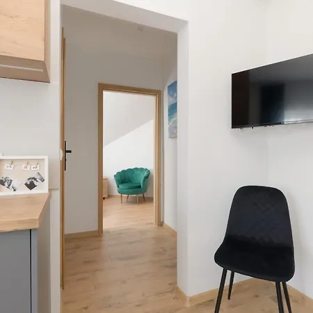 Modern With Parking Close To The By Renters