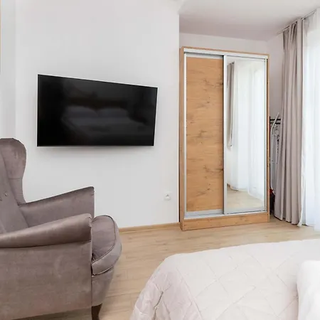 Modern With Parking Close To The By Renters *