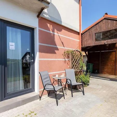 Modern With Parking Close To The By Renters *