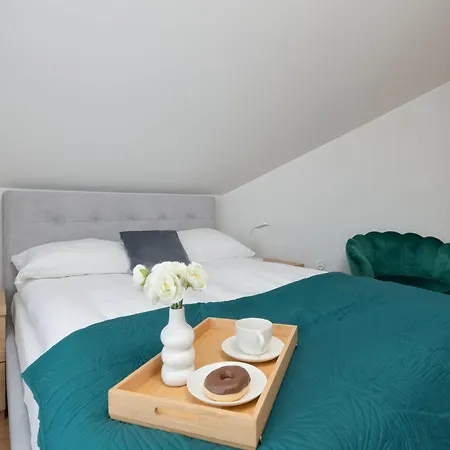 Modern With Parking Close To The By Renters
